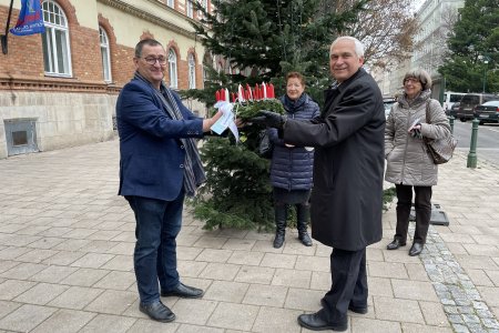 Adventkranz für Bezirksvorsteher Hannes Derfler, Brigittenau