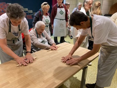 Alle lernen Mohnstriezel Flechten