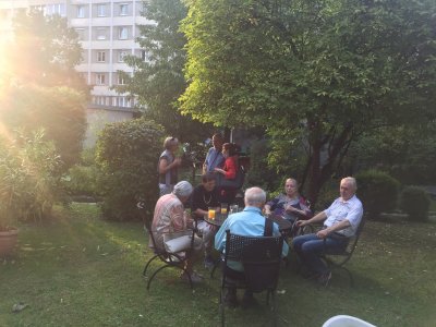 Gemütliches Beisammensein im Garten