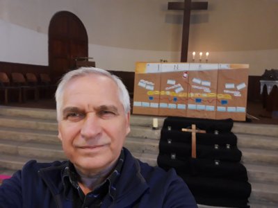 Pfr. Hannes Pitters mit seinem Osterzyklus