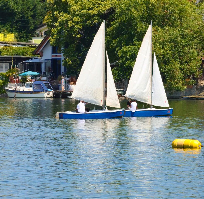 Segelschiffe auf der Alten Donau Schiffe